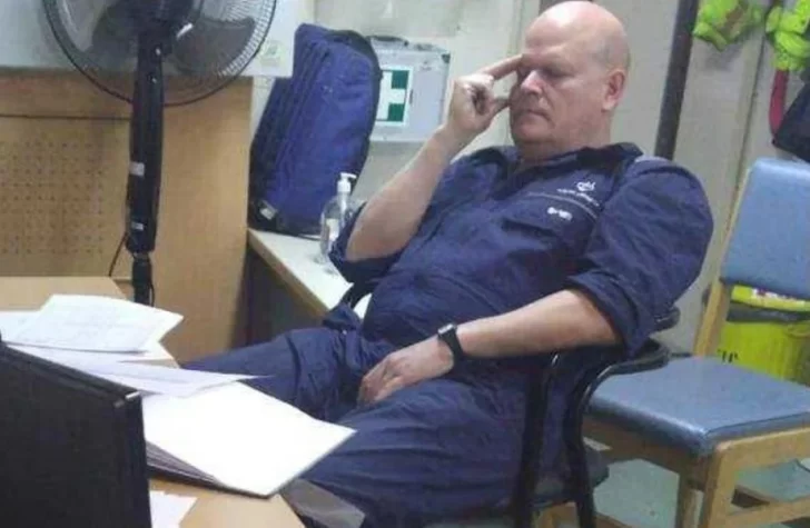 Marinero mata a 2 compañeros de buque Marinero mata a 2 compañeros de buque