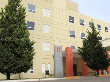 Una mujer fue agredida por dos hombres en un intento de robo y tuvo que ser hospitalizada