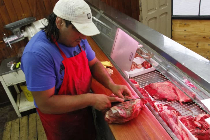 La carne y el pollo volvieron a aumentar, pero en el sector dicen que caen las ventas