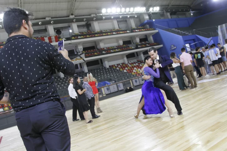 Con camiseta celeste y blanca, los jugadores de la Selección Sub-19 fueron la atracción de la jornada
