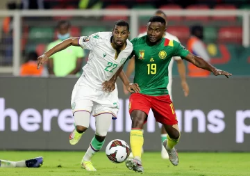Camerún y Gambia ganaron y siguen en pelea por el título