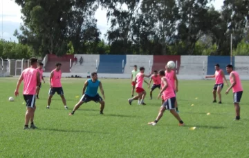 Sportivo Peñarol suma gente y se presenta