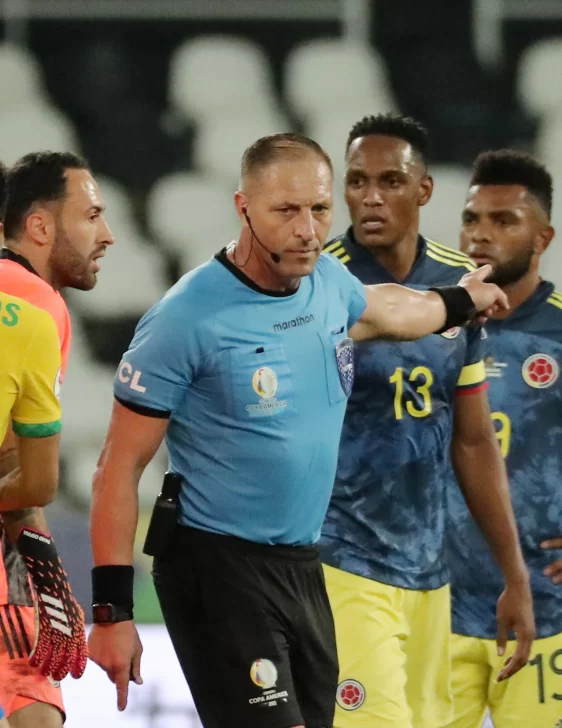 Conmebol consideró acertada la decisión que adoptó Pitana Conmebol consideró acertada la decisión que adoptó Pitana