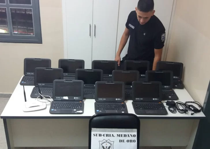 Un alumno resultó ser uno de los ladrones del robo de 12 netbooks en una escuela Un alumno resultó ser uno de los ladrones del robo de 12 netbooks en una escuela