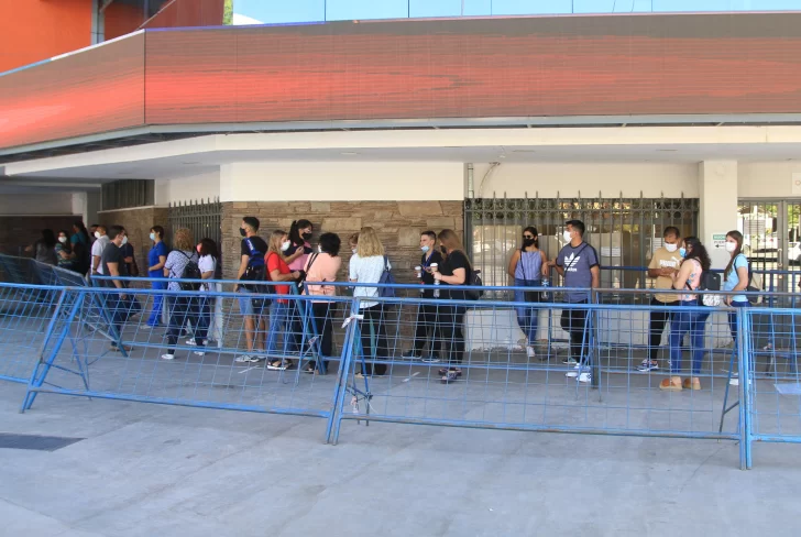 Vacunación e hisopados: arman una estrategia para mudarlos del Cantoni