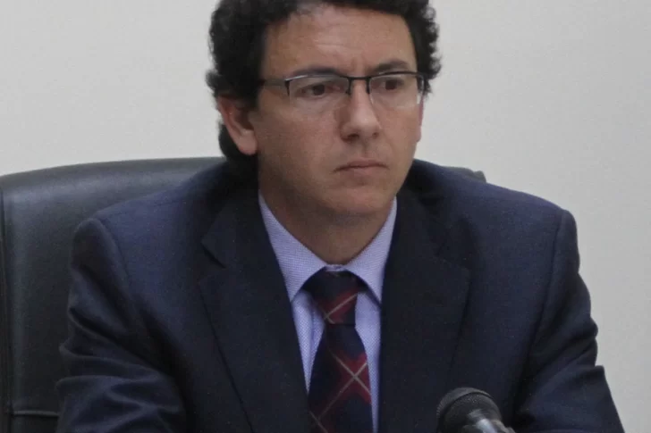 Aceptaría que violó y fotografió a la nieta de su pareja y que manoseó a su hermanita