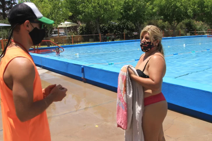 El festejo de la Navidad en las piletas fue tímido y la gente tuvo muchos cuidados
