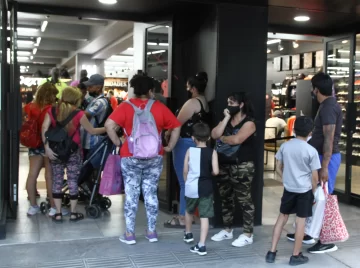 Por micros gratis y fondos oficiales hubo venta navideña extraordinaria