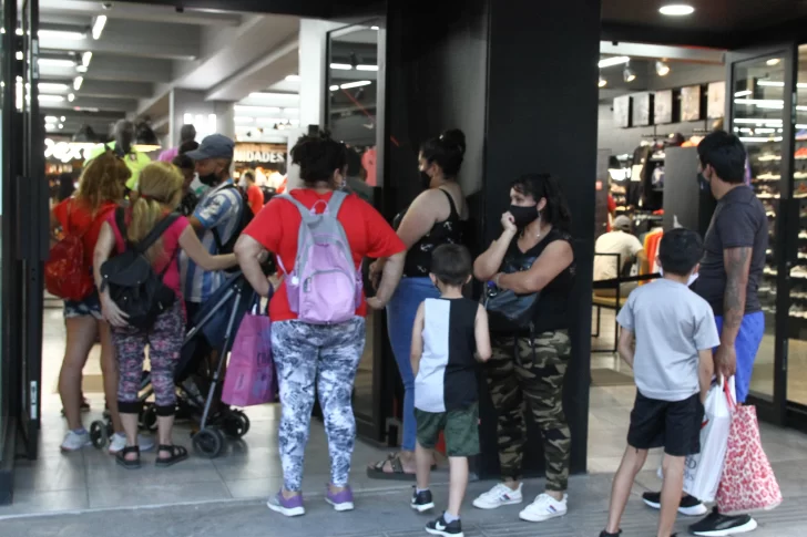 Por micros gratis y fondos oficiales hubo venta navideña extraordinaria