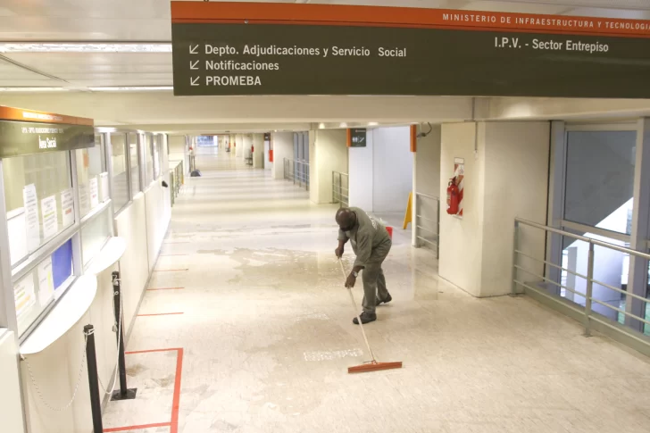 El titular del IPV denunció a contratado por pedir plata para adjudicar casas