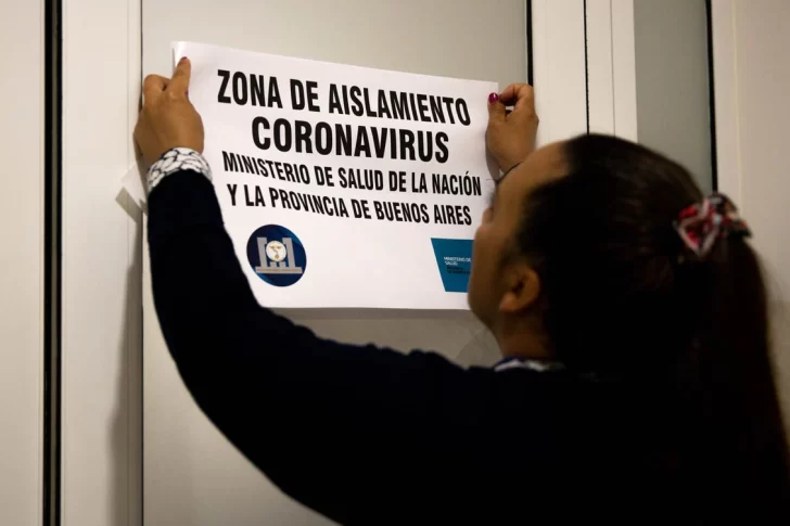 Falta de barbijos y cambios en los vuelos por el coronavirus