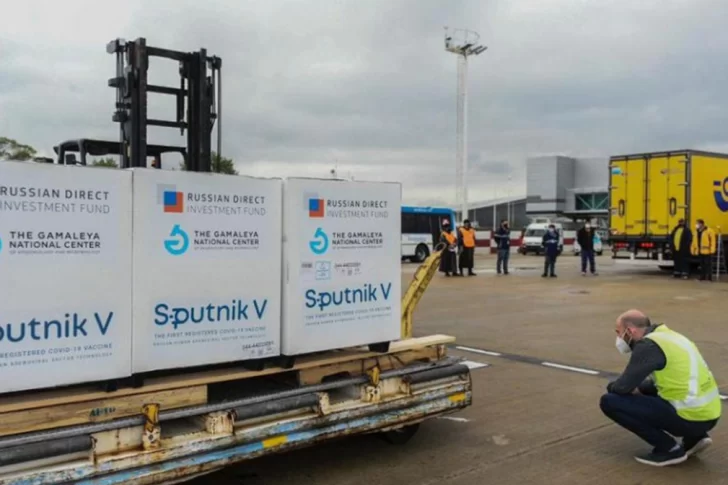 Difieren la segunda dosis de todas las vacunas al menos por 3 meses