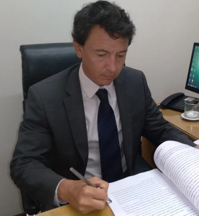 Abusó durante 22 años de su propia hija, lo confesará y aceptará 17 años de cárcel Abusó durante 22 años de su propia hija, lo confesará y aceptará 17 años de cárcel