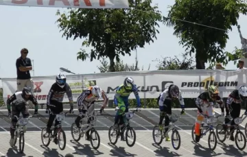 Un festejo para los chicos con BMX, chocolate y premios