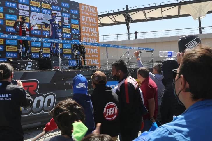 La pasión la aportaron los fanáticos de ley