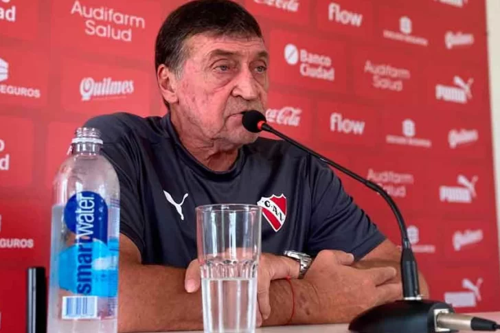 Cinco equipos en busca de técnico