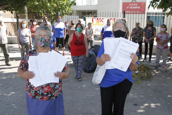 Los vecinos que juntaron firmas para solicitar que reabran el centro de salud