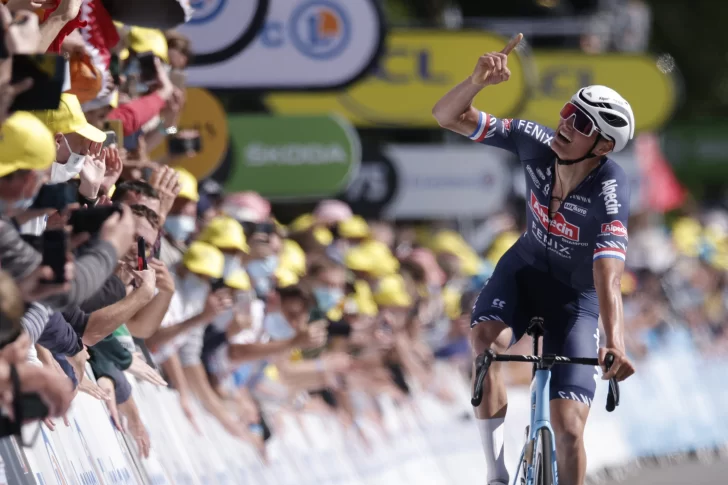 Van der Poel cumplió su homenaje