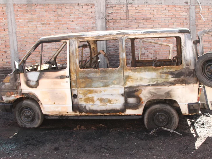 Le prendieron fuego a una Renault Trafic Le prendieron fuego a una Renault Trafic