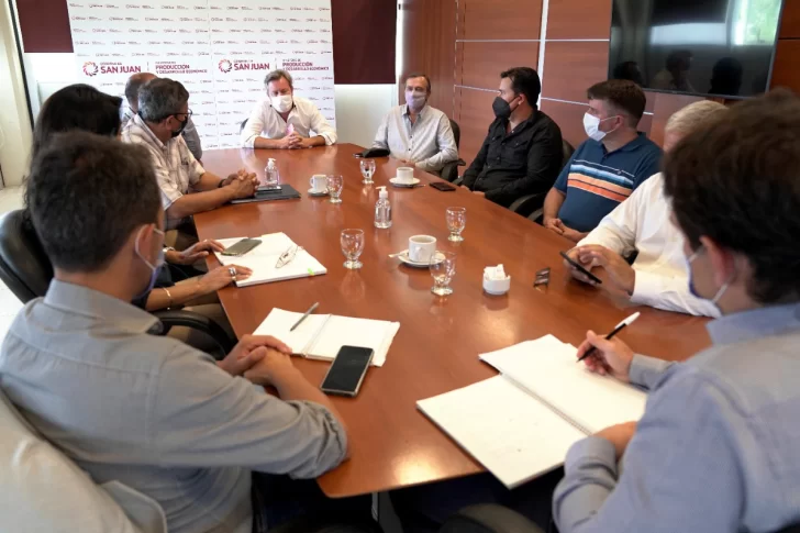 Ministerio de Producción promete agilizar habilitaciones al comercio