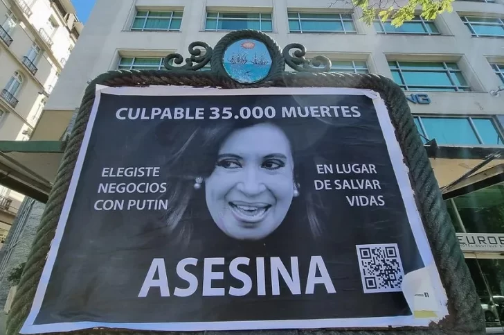 El Presidente repudió lo afiches contra su vice