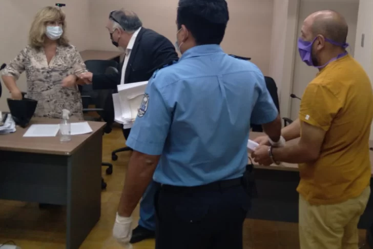 Acepta 8 años por abusar de la sobrina que adoptó