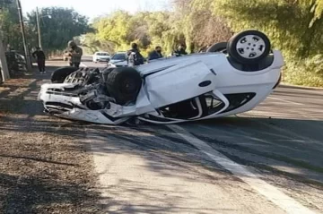 Al igual que una compañera hace días, docente chocó un árbol y quedó grave Al igual que una compañera hace días, docente chocó un árbol y quedó grave