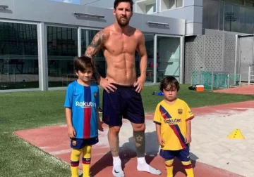 Messi ya volvió a España pero continúa de vacaciones Messi ya volvió a España pero continúa de vacaciones