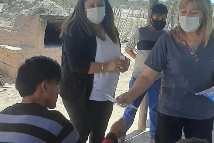 Los primeros en recibir vacunas de Cansino fueron habitantes de las Lagunas y Bermejo