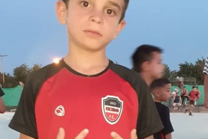 Thiago ya no usa respirador, pero no despierta