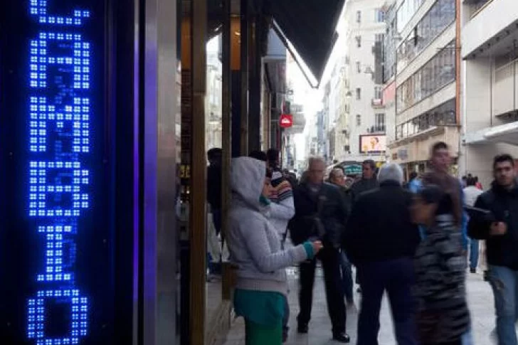 Cuentas bancarias a turistas del exterior para captar los dólares