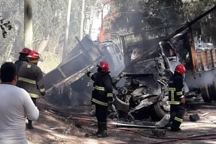 Hasta fuego en impresionante impacto entre pesos pesado