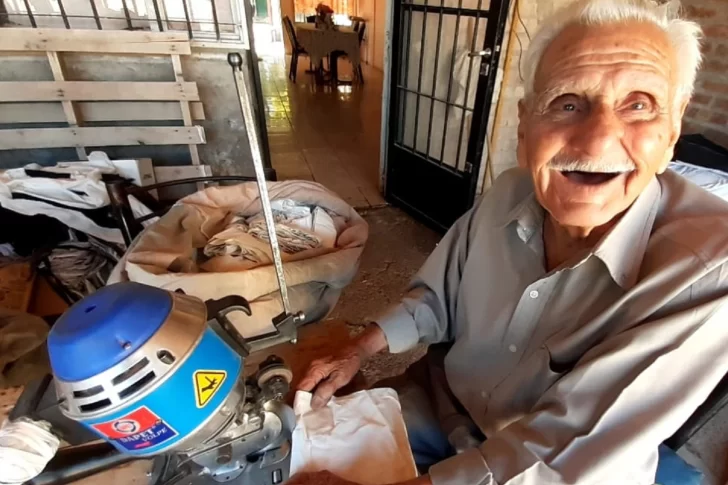 Don Llanos, el sanjuanino que tiene 91 años y trabaja sin parar todos los días