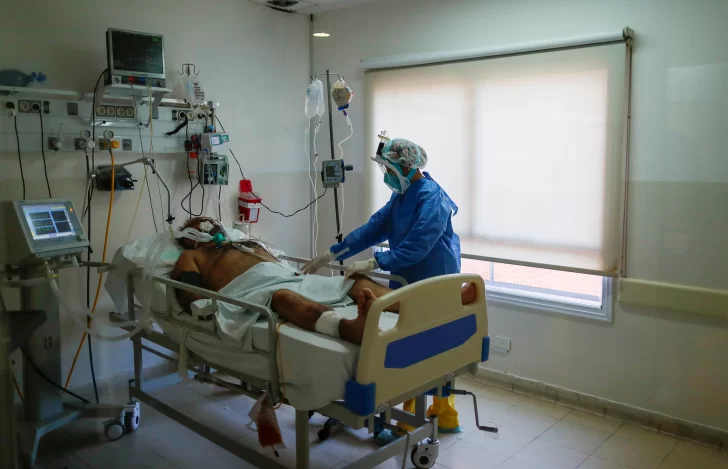 Nuevo récord de muertos en un día desde el inicio de la pandemia: 561 Nuevo récord de muertos en un día desde el inicio de la pandemia: 561