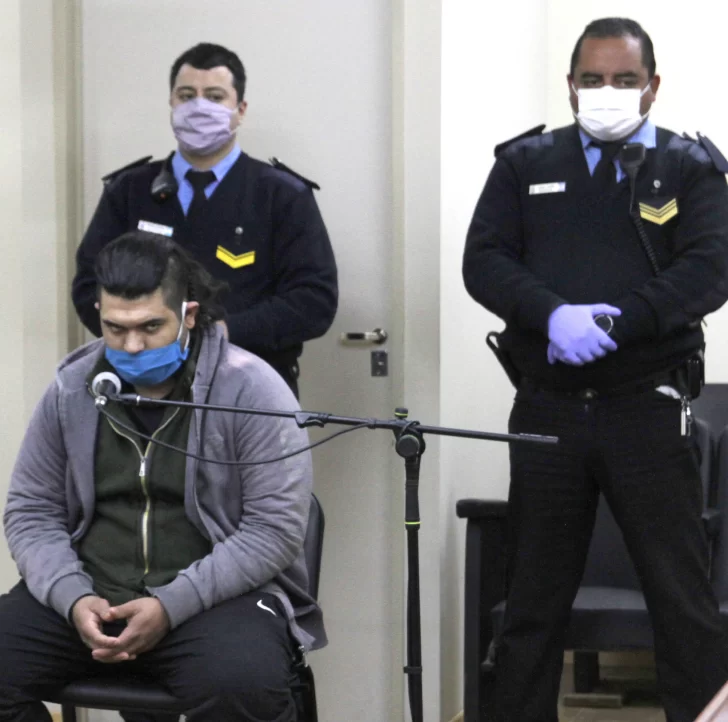 Acusatorio: 1er castigo por un crimen en un mes y 10 días al joven que mató a su padre Acusatorio: 1er castigo por un crimen en un mes y 10 días al joven que mató a su padre