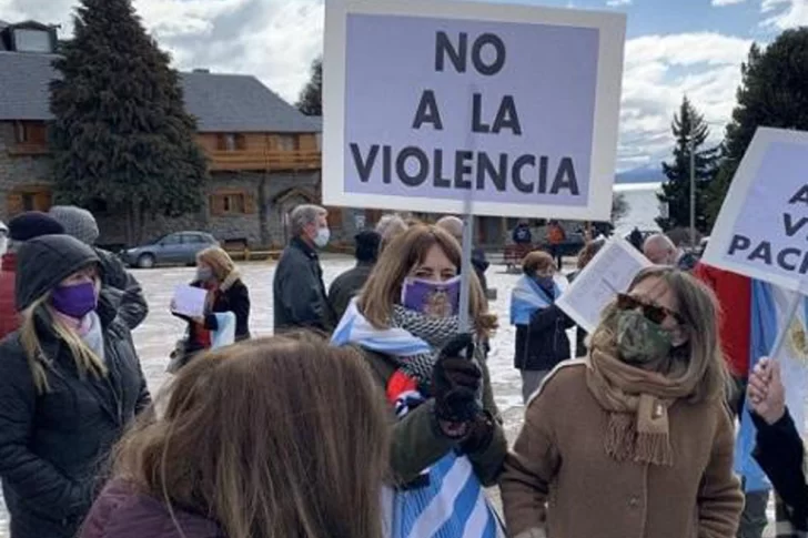 Banderazo: Bariloche rechaza usurpaciones