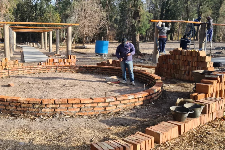 Reciclan materiales para el paseo más colorido del Parque de la Biodiversidad