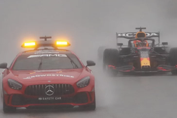 Verstappen ganó sin correr, en la lluvia de Bélgica