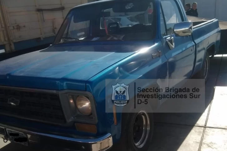 Hallan un carro sustraído