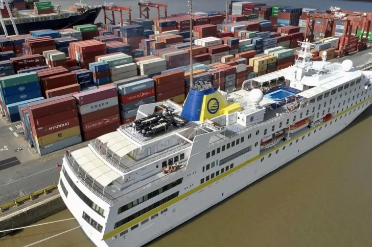 Vizzotti descarta pase sanitario en trabajo, transporte y escuela