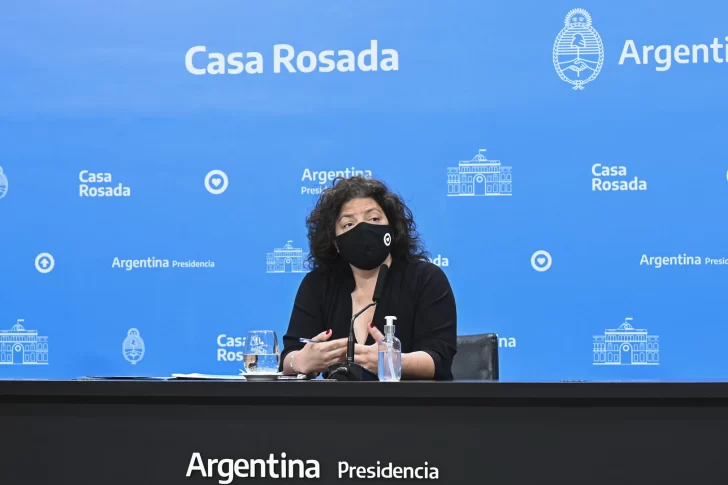 Con un récord absoluto de casos, reducen los plazos de aislamiento