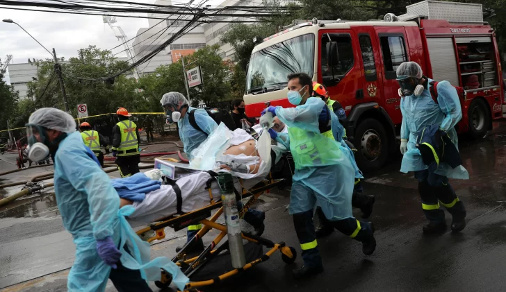 Evacuaron los pacientes de un importante hospital de Chile a causa de un incendio Evacuaron los pacientes de un importante hospital de Chile a causa de un incendio