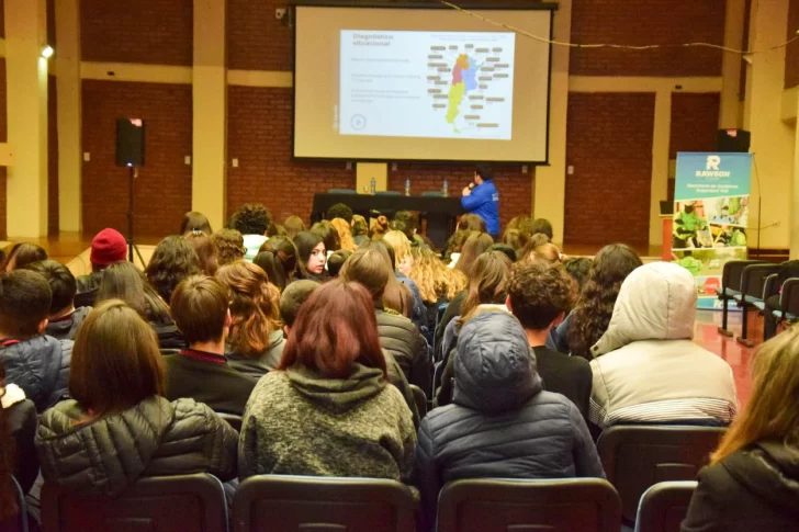 Una clase multitudinaria acerca de seguridad vial