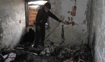 El fuego dejó sin nada a dos familias, en un caso, una mujer salió quemada El fuego dejó sin nada a dos familias, en un caso, una mujer salió quemada