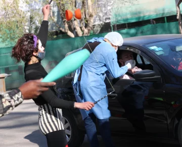 Cuando el arte alivia la angustia: sacan una sonrisa al momento de tener que hisoparse Cuando el arte alivia la angustia: sacan una sonrisa al momento de tener que hisoparse