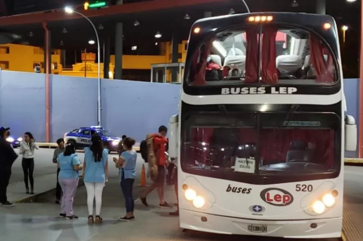 Cómo fue el arribo y la salida de los primeros micros de larga distancia