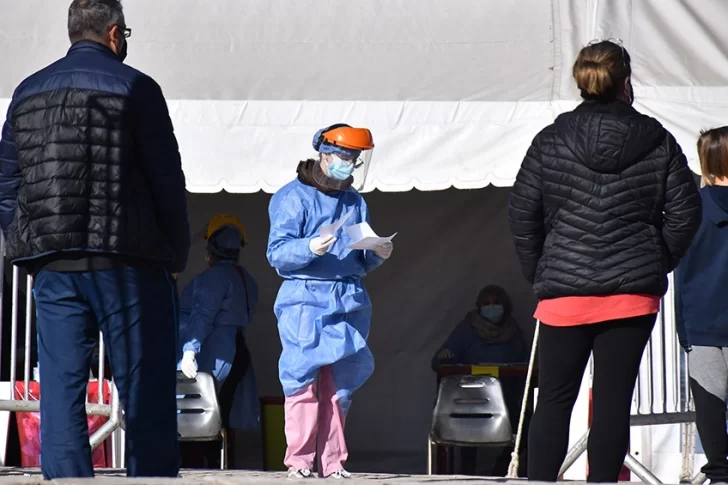 Detectan un nuevo efecto de la variante Delta que genera alarma entre los jóvenes