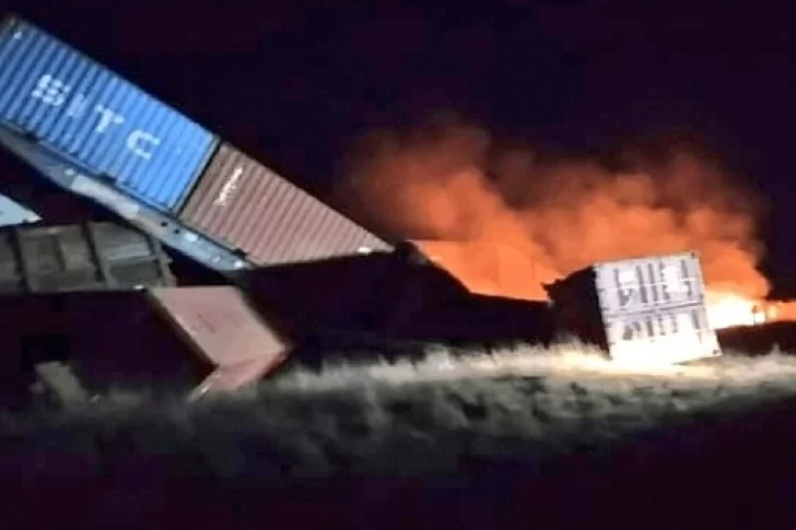 Descarriló un tren con 52 vagones que iba a Bahía Blanca y generó un incendio