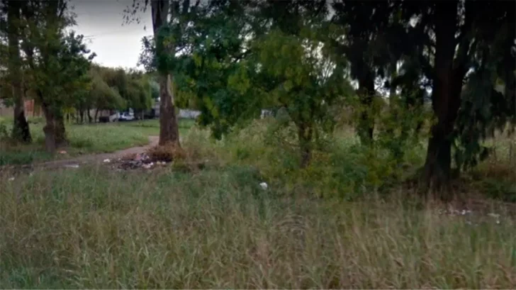 Hallan a un remisero estrangulado y con golpes en la cabeza en un descampado Hallan a un remisero estrangulado y con golpes en la cabeza en un descampado