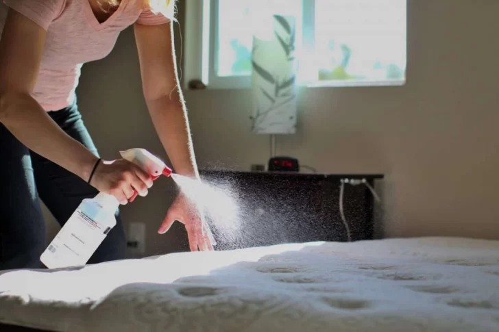 La importancia de limpiar y desinfectar el colchón